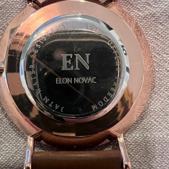 Women's Brown Leather Strap Watch - Picture 3 of 4